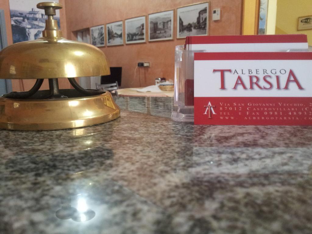 Albergo Tarsia Кастровиллари Экстерьер фото
