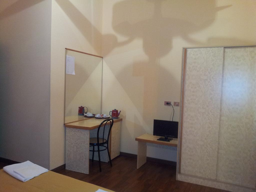 Albergo Tarsia Кастровиллари Экстерьер фото