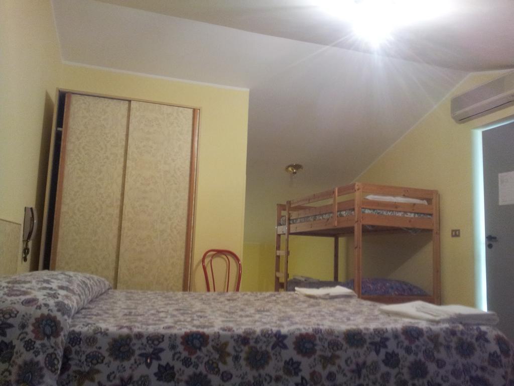 Albergo Tarsia Кастровиллари Экстерьер фото