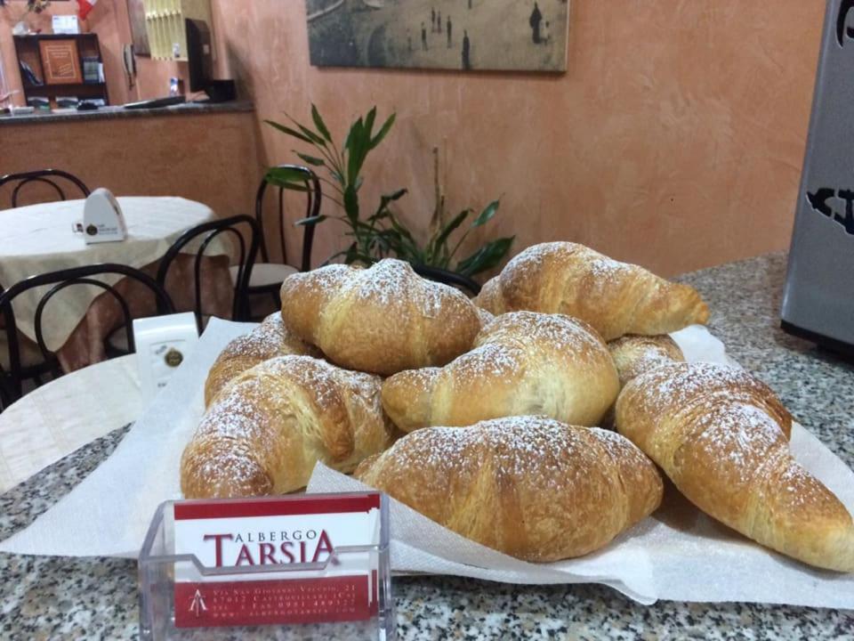 Albergo Tarsia Кастровиллари Экстерьер фото